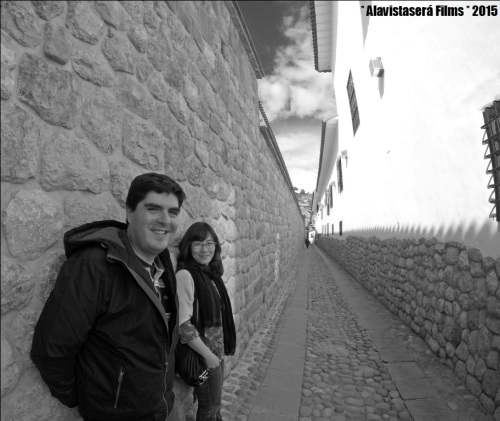 Claudio y Yoshino en una pausa en su recorrido por la ciudad del Cusco. Foto: César Alberto Venero Torres (Alavistaserá Films)